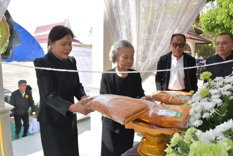 นางสาวชัญญานุช สายทอง นายกเทศมนตรีตำบลนาเยีย พร้อมด้วย คณะผู้บริหาร ร่วมงานฌาปนกิจศพ คุณยายไฉล  คำศรี  อายุ 82 ปี ณ เมรุวัดป่านาเยีย อำเภอนาเยีย จังหวัดอุบลราชธานี