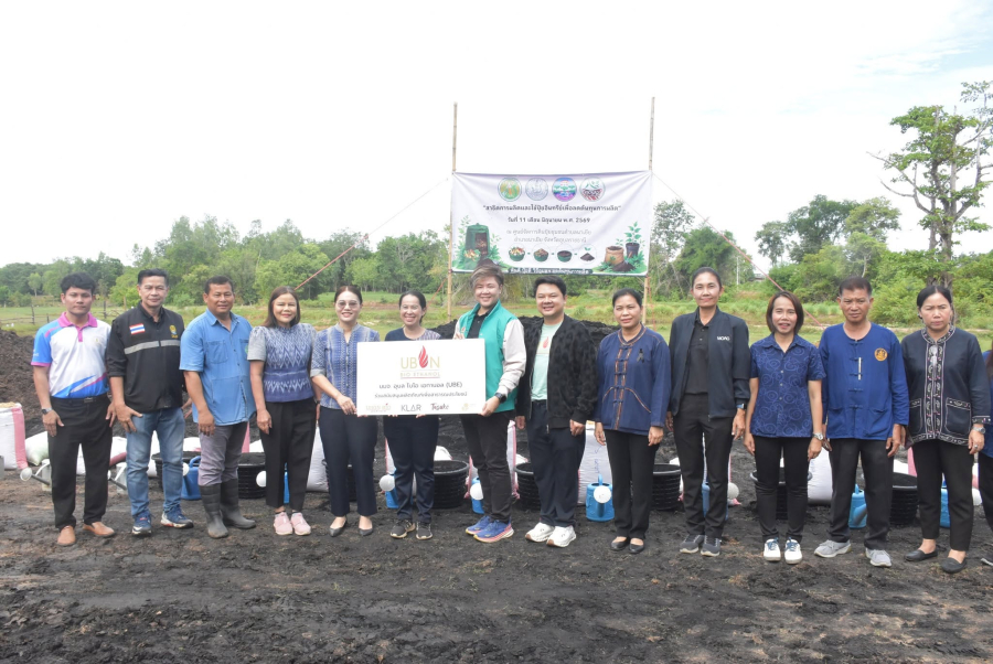 ร่วมกิจกรรม kick off สาธิตการผลิตและการใช้ปุ๋ยอินทรีย์ฯ