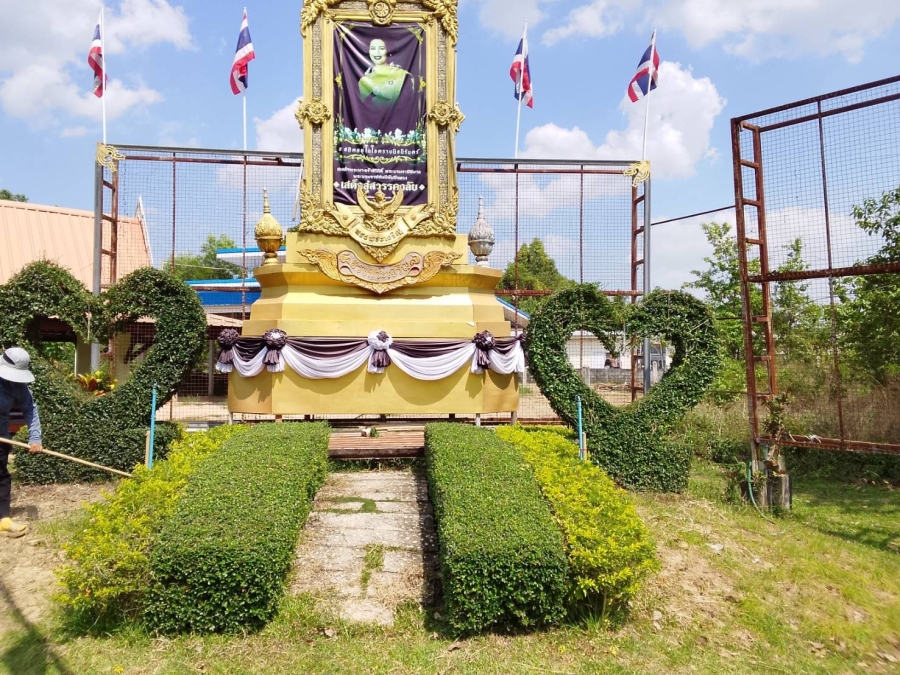 นางสาวชัญญานุช สายทอง นายกเทศมนตรีตำบลนาเยีย มอบหมายเจ้าหน้าที่งานสวนสาธารณะกองสาธารณสุขและสิ่งแวดล้อมลงพื้นที่ปฏิบัติงานดูแลบำรุงรักษาและปรับปรุงภูมิทัศน์พื้นที่สาธารณะเพื่อความสะอาดเป็นระเบียบเรียบร้อย